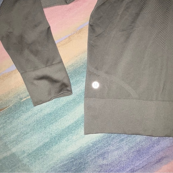 Lululemon Swiftly Relaxed Half Zip Gull Grey / White size 12 - Picture 6 of 7